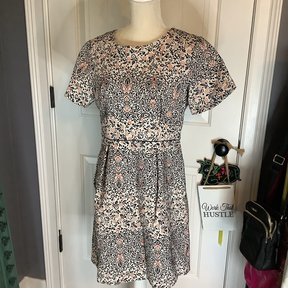 H&M Dress with Pockets - Picture 1 of 4
